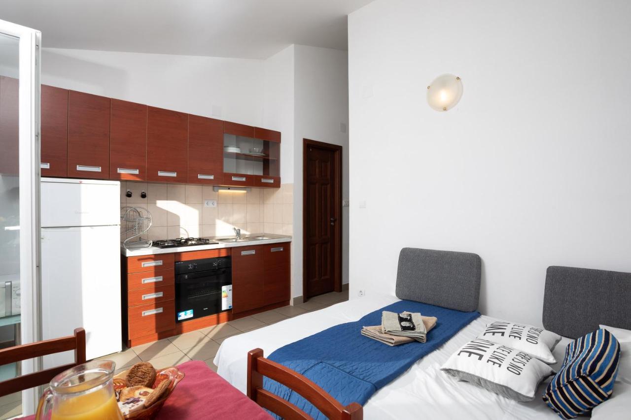 Villa Borzic Omis Bagian luar foto